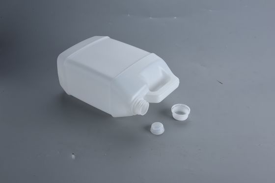 4L Kustomowalny plastikowy Jerry Can Cięta Głowa Kwadratowy Kształt HDPE Materiał 2mm Grubość ściany 30mm Średnica zewnętrzna