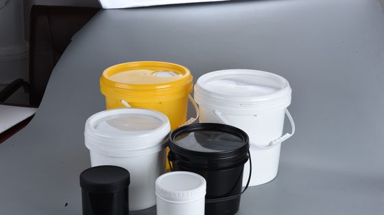 10L plastikowa beczka jest lekka i może zawierać chemikalia lub farby